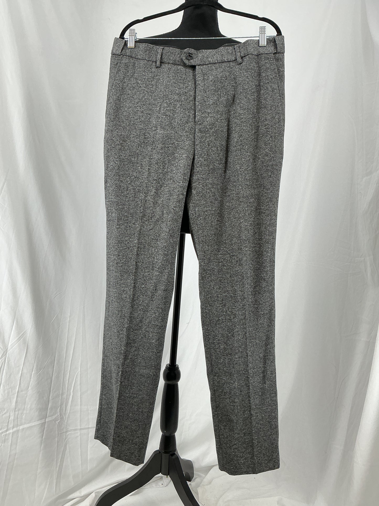 Men’s Gray Single-Breasted Blazer And Pants – Size L