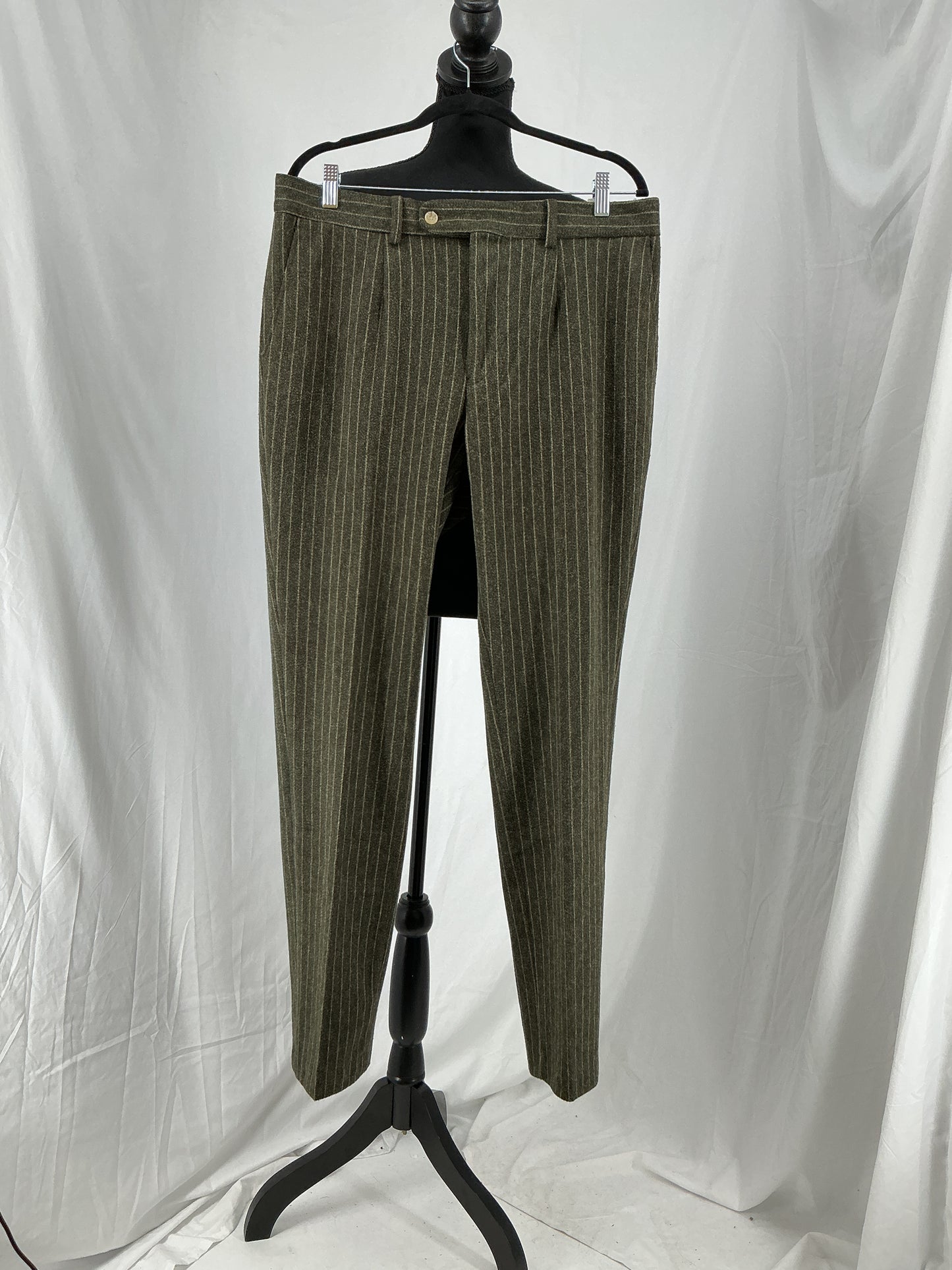 Men’s Black Pinstripe Single-Breasted Blazer And Pants – Size L