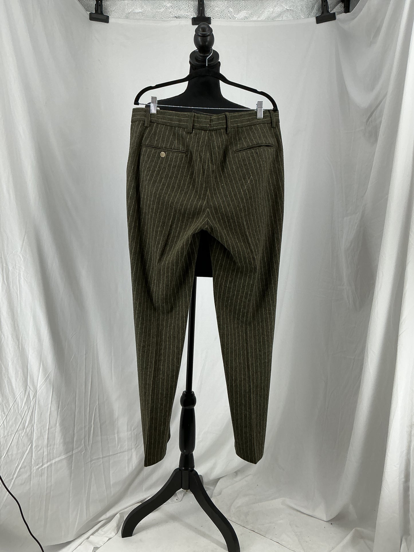 Men’s Black Pinstripe Single-Breasted Blazer And Pants – Size L