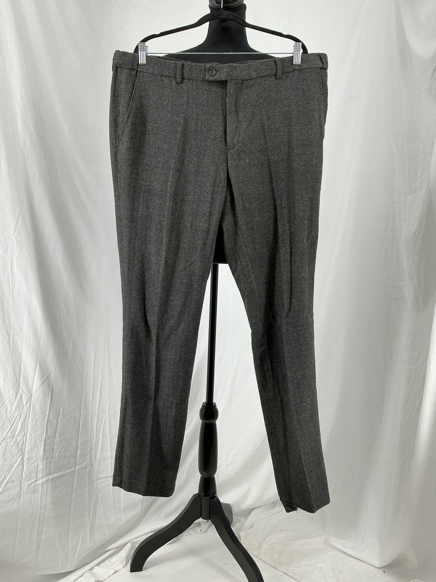 Men’s Dark Gray Blazer And Pants – Size XXL
