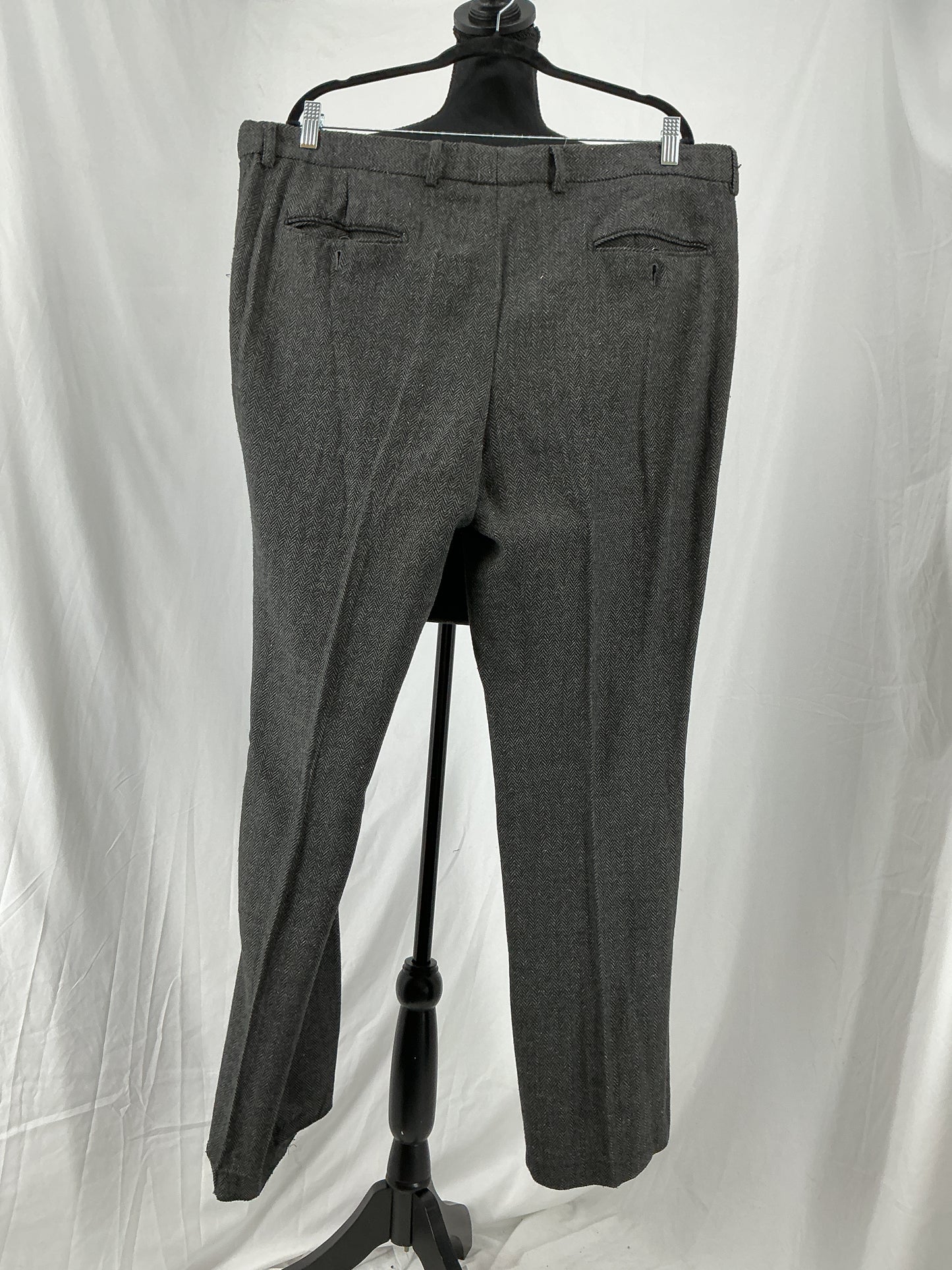 Men’s Dark Gray Blazer And Pants – Size XXL