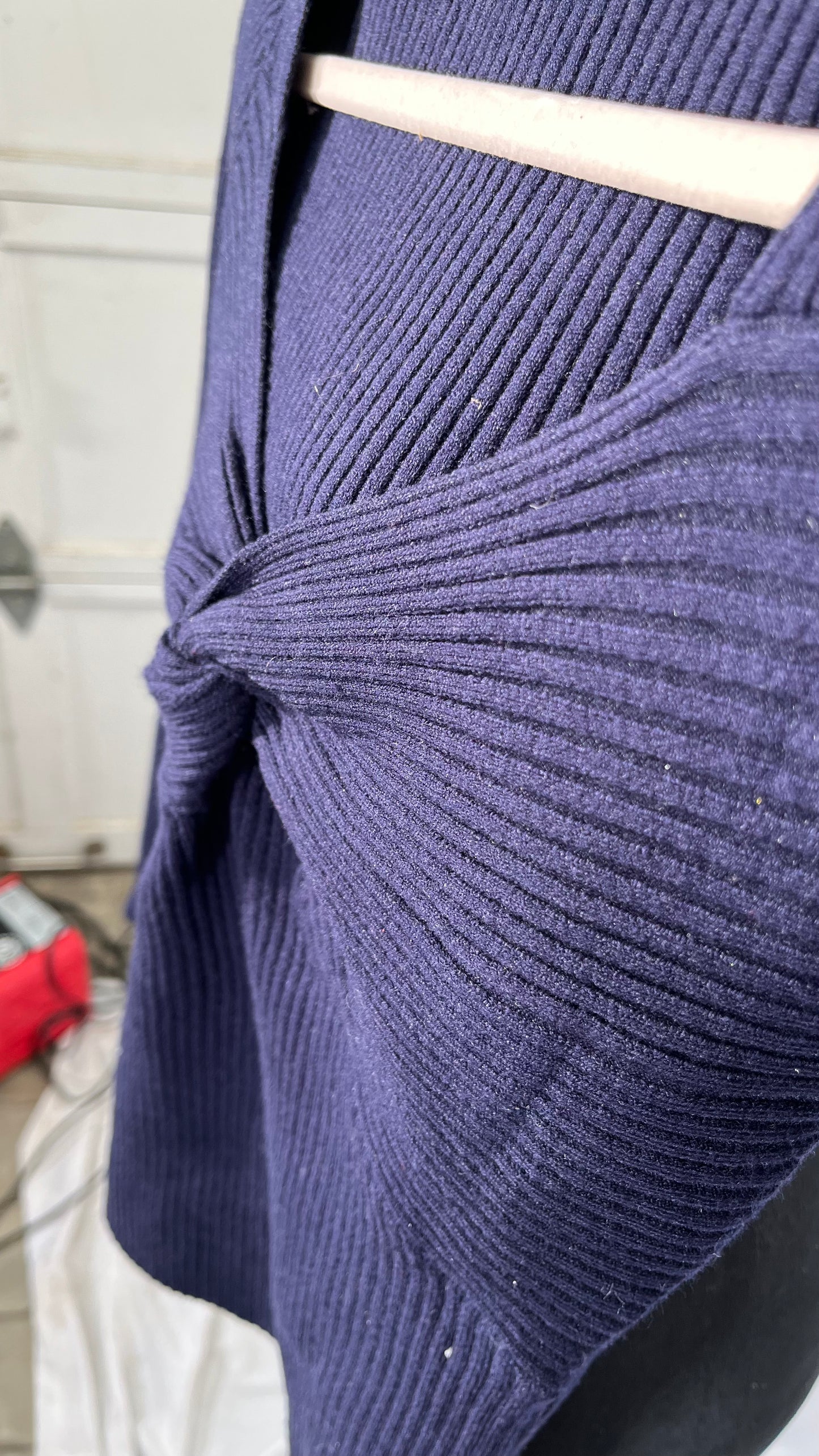 Amazon Essentials Women's Classic-Fit Lightweight Long-Sleeve V-Neck Sweater (Available in Plus Size) size M