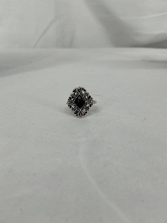 The Midnight Filigree: Gothic Rhombus Statement Ring