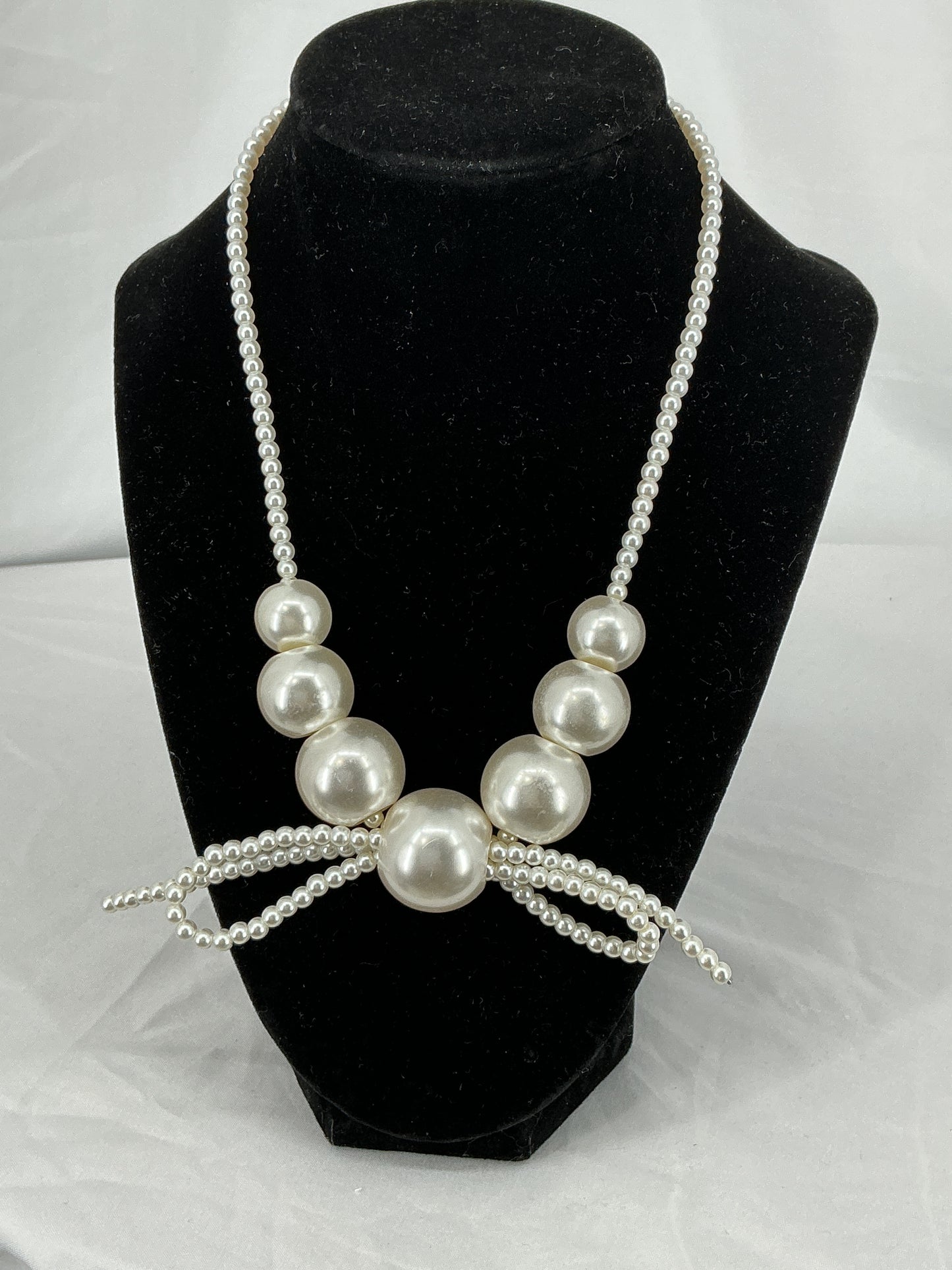 Vintage Ribbon Pearl Necklace with Oversized Beads