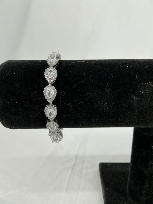 Everlasting Silver Teardrop Crystal Bracelet