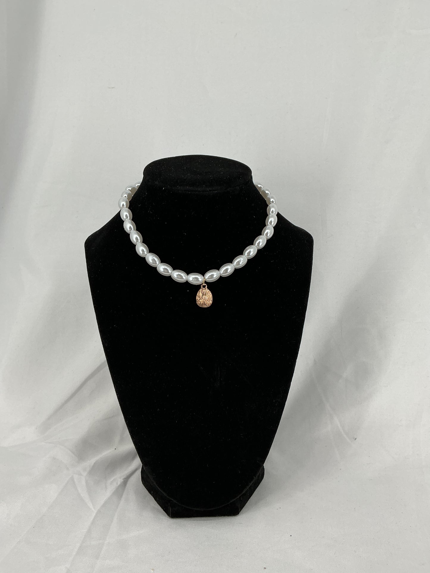 Timeless Oval Pearl & Hammered Coin Choker