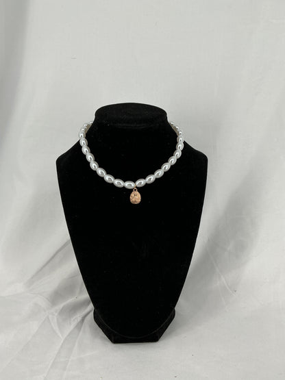 Timeless Oval Pearl & Hammered Coin Choker