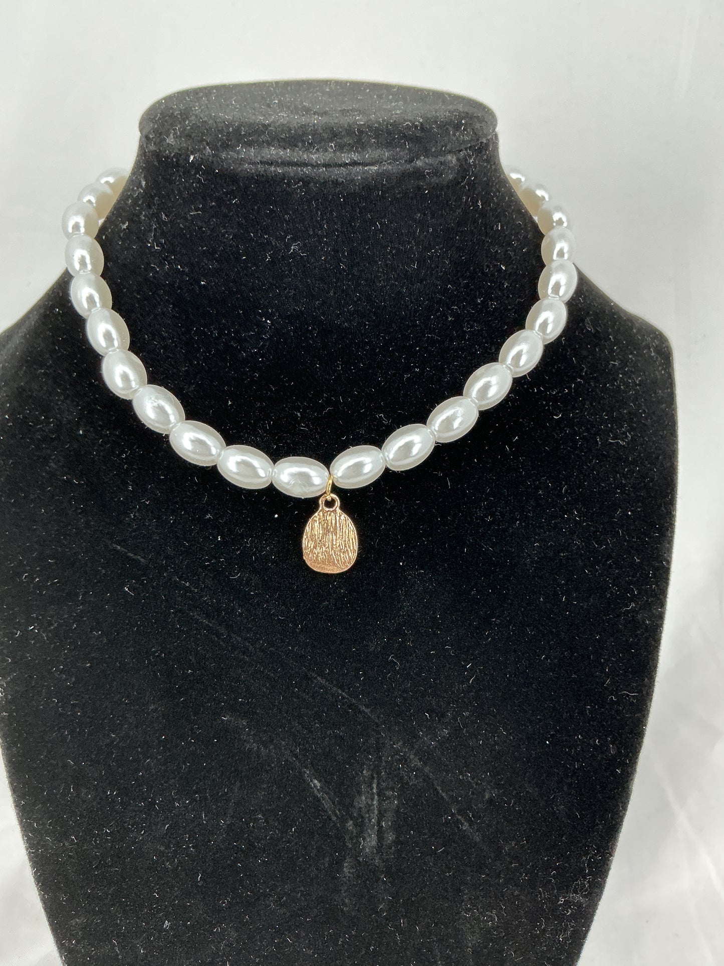 Timeless Oval Pearl & Hammered Coin Choker