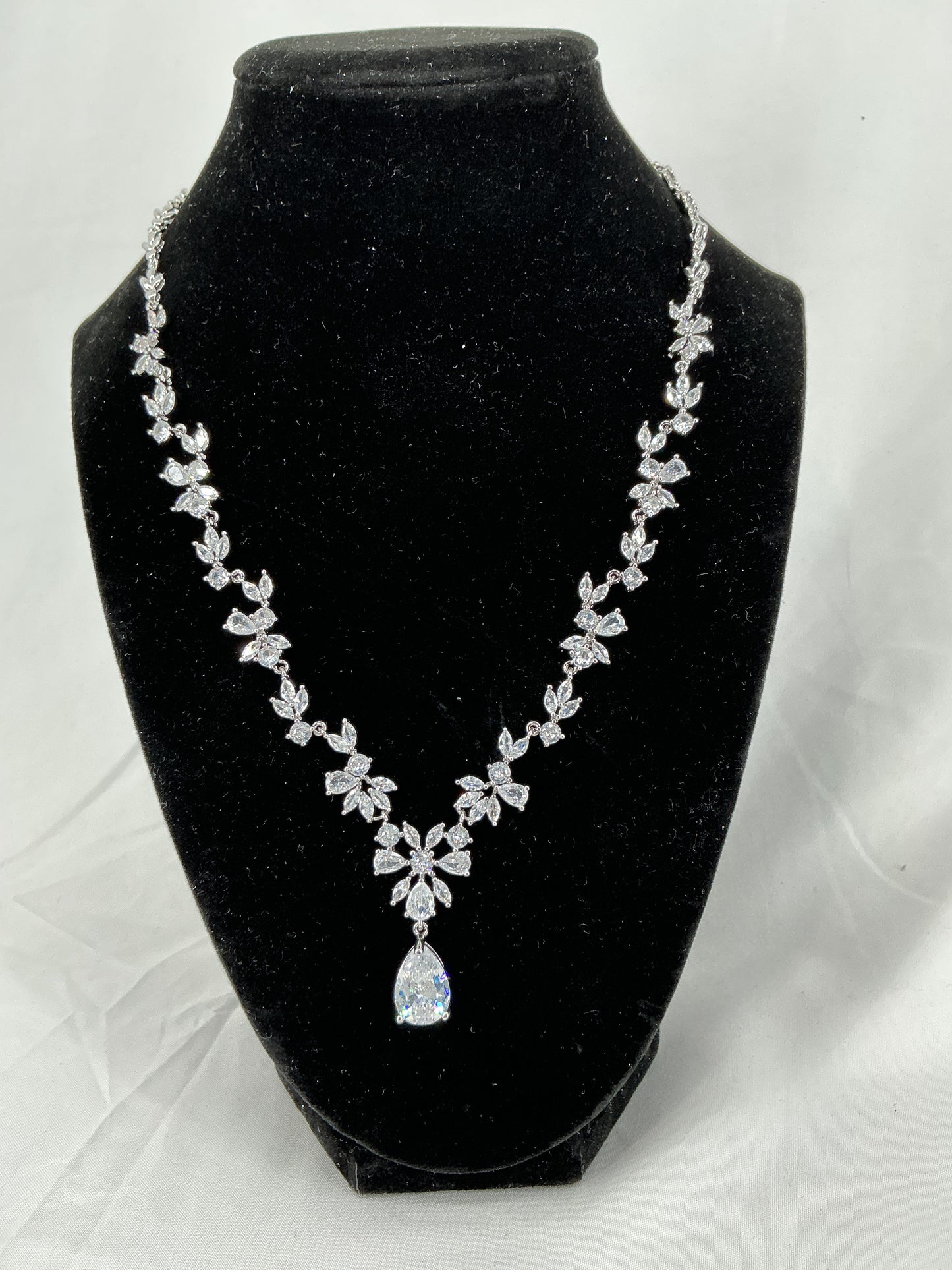 Silver Starlight Petal Harmony Collier