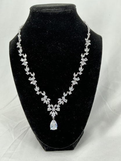 Silver Starlight Petal Harmony Collier