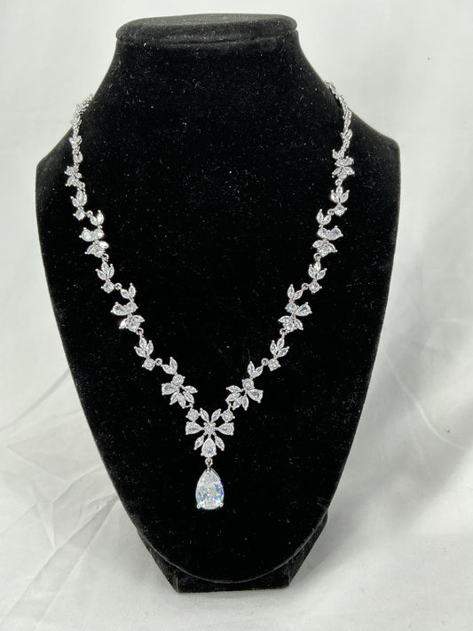 Silver Starlight Petal Harmony Collier