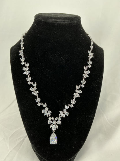 Silver Starlight Petal Harmony Collier