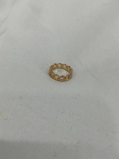 A gold ring, designed in a chain (Cuban link) style with an open-ended design.