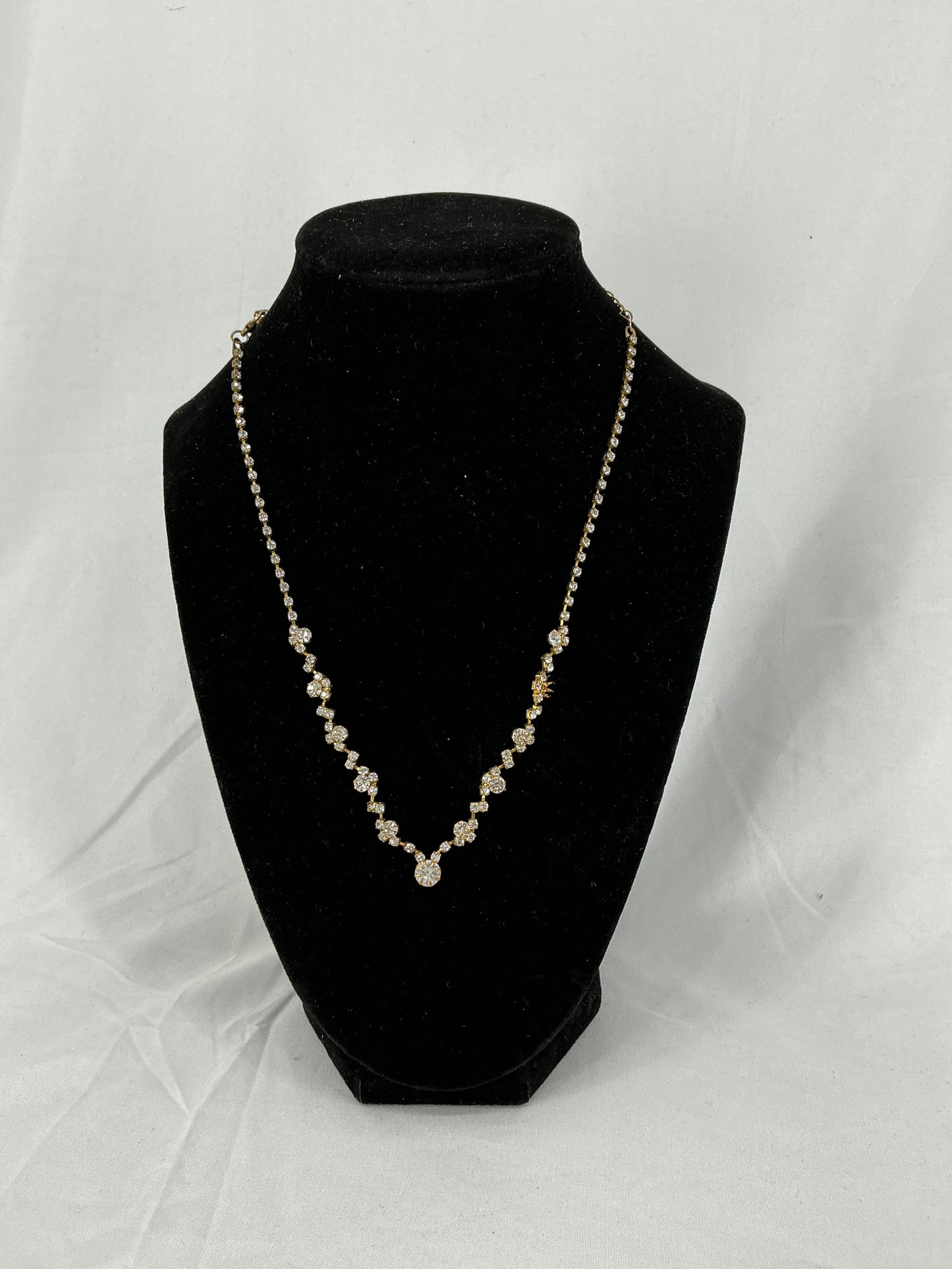 Sparkling Rhinestone Necklace (Silver Gradient)
