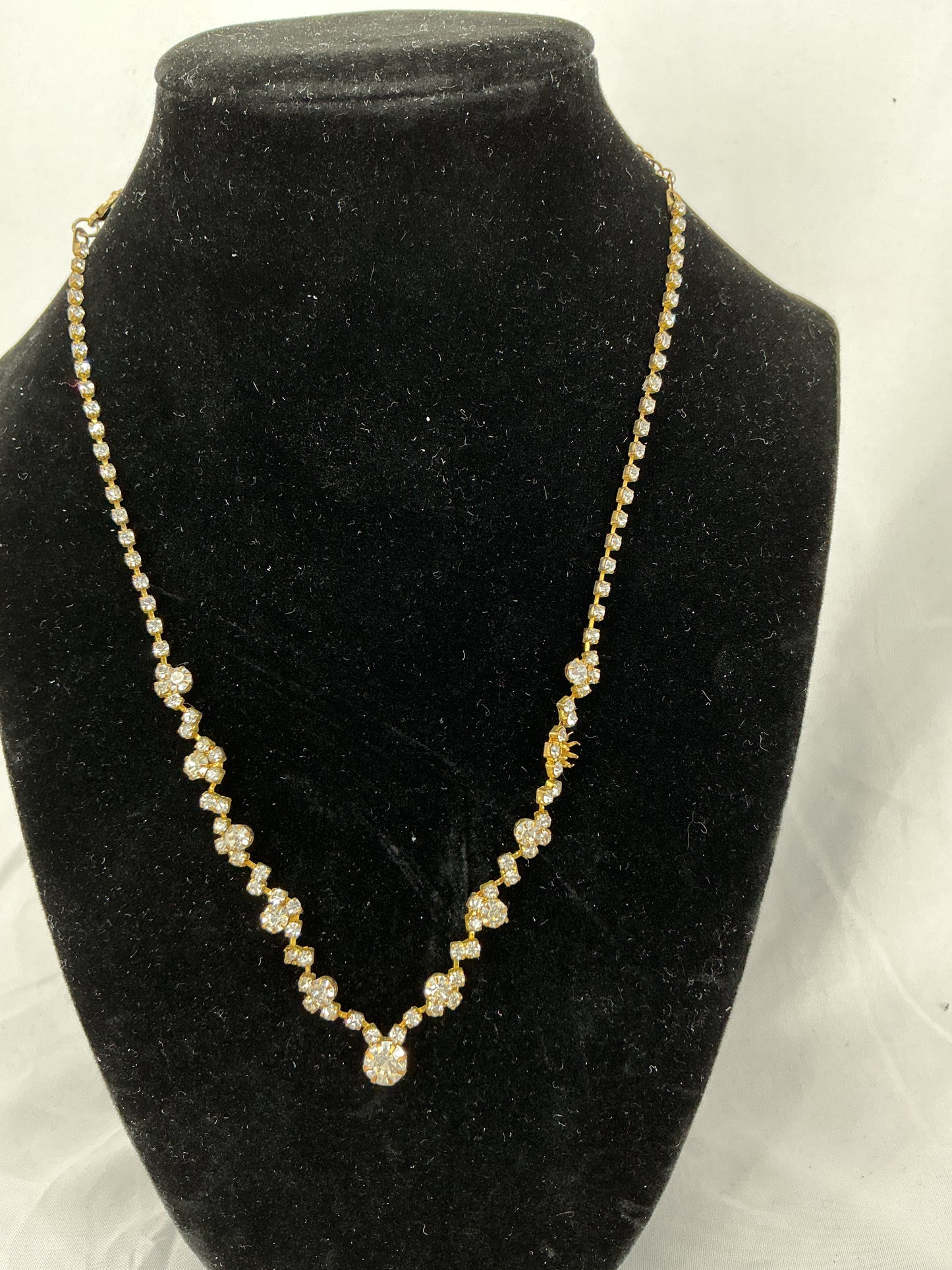 Sparkling Rhinestone Necklace (Silver Gradient)