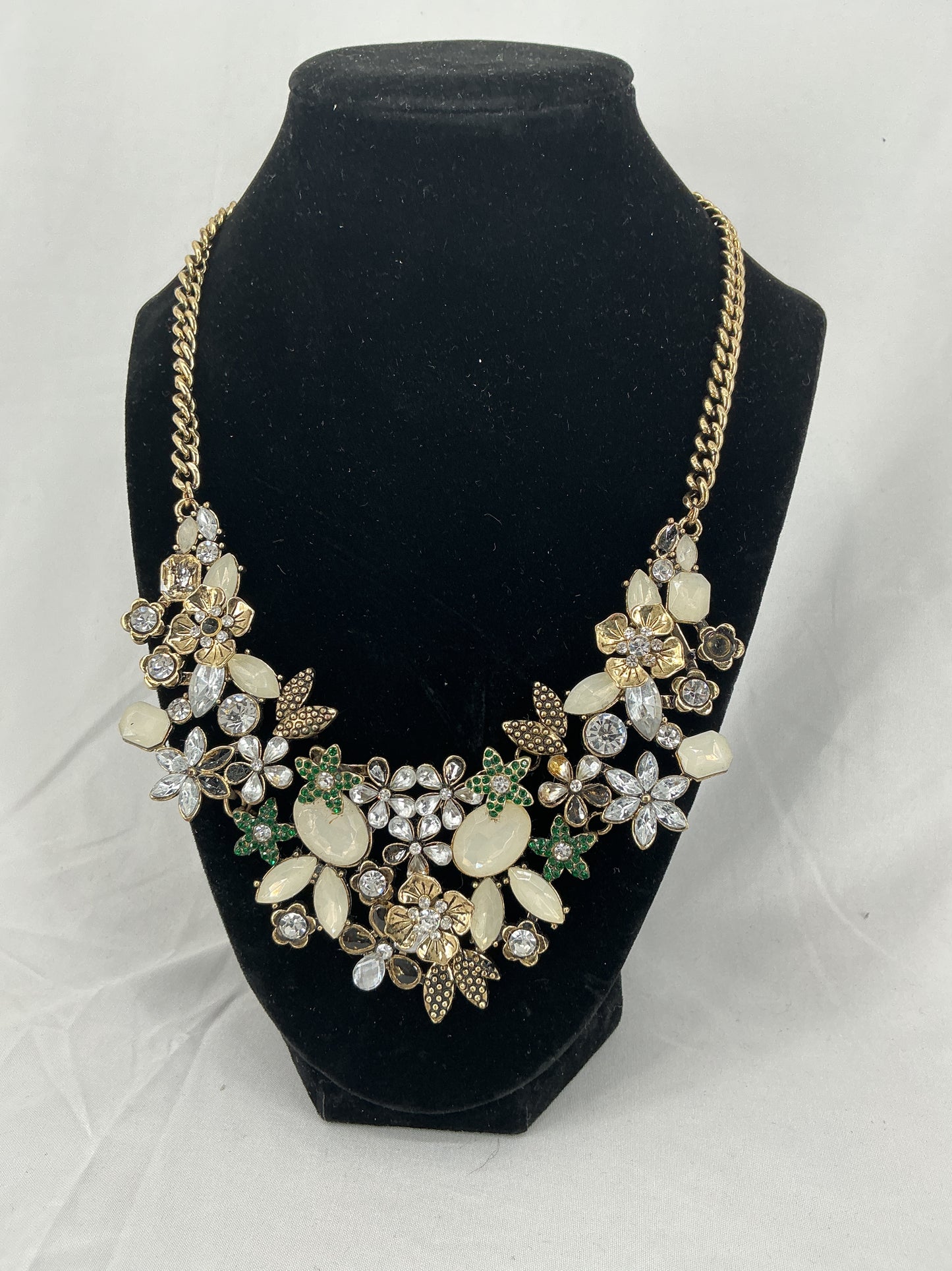 Elegant floral statement necklace
