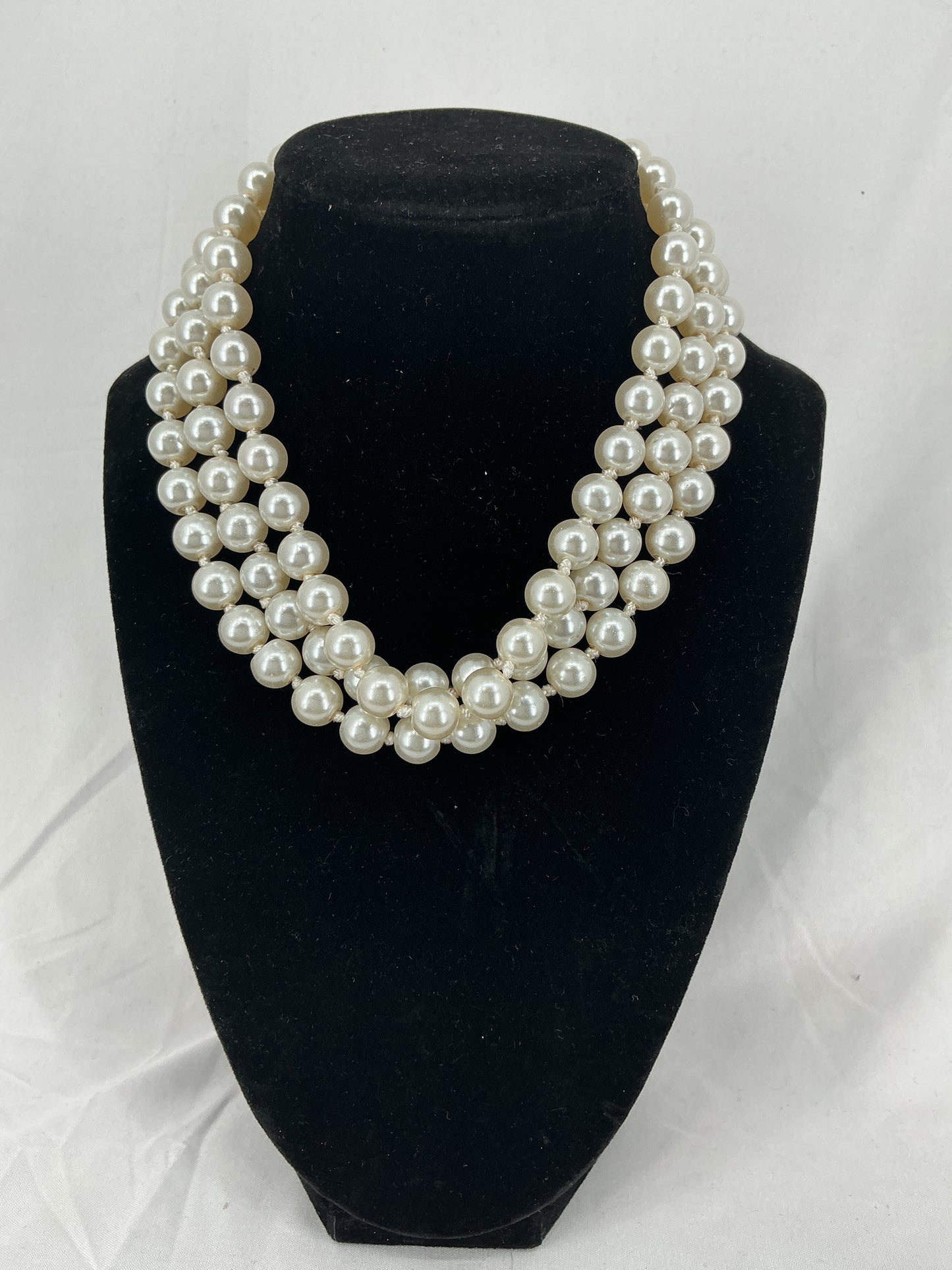 Multi-layered statement necklace with pearls (simple version)