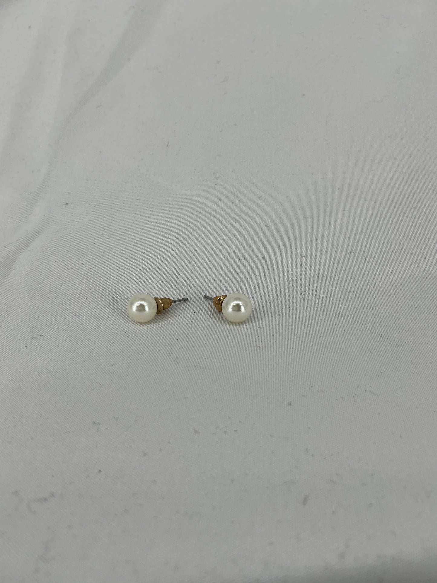 Classic pearl stud earrings