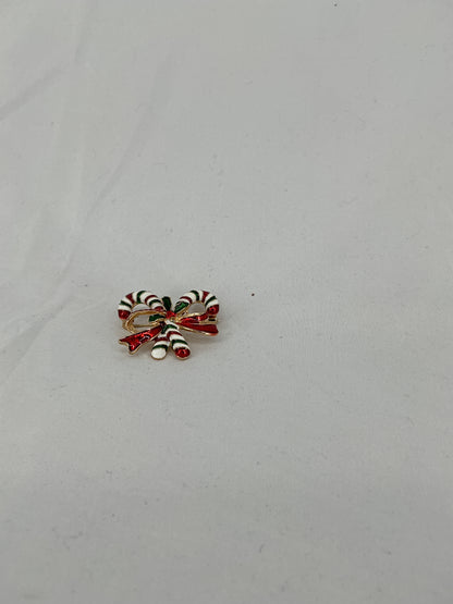 Christmas-themed brooch