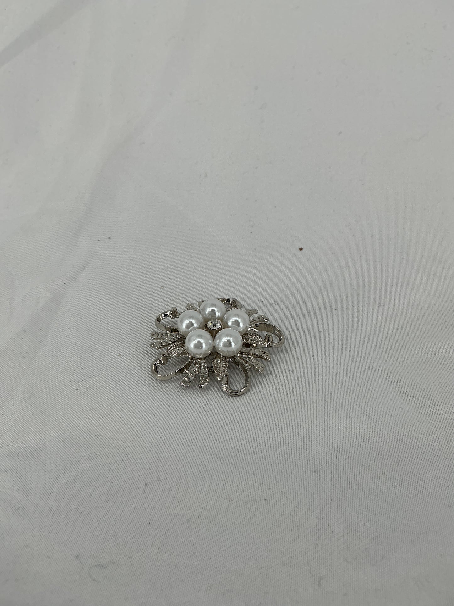 Silver floral pearl brooch