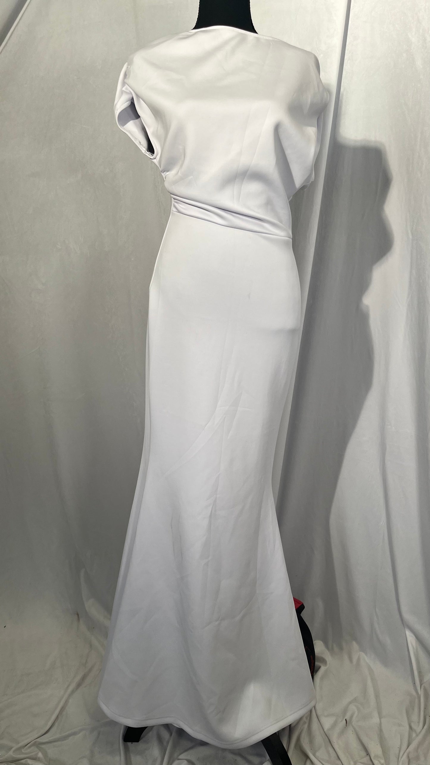 Sheath/Column Open Back Bridal Gowns Reception Wedding Dresses Scoop Neck Sleeveless Sweep/Brush Train 2024 Size S