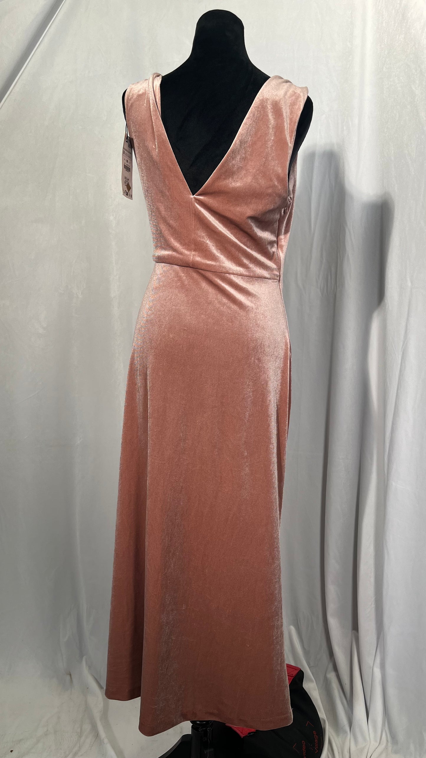 Women's One-Shoulder Silk-Blend Fit & Flare Gown – Elegant Ruched Evening Dress with Long Sleeve & V-Neckline Size M