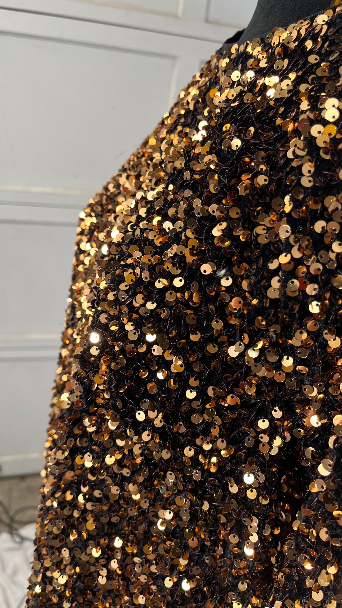 Dress the Population Women's Emery Long Sleeve Stretch Sequin Midi Sheath  Size S