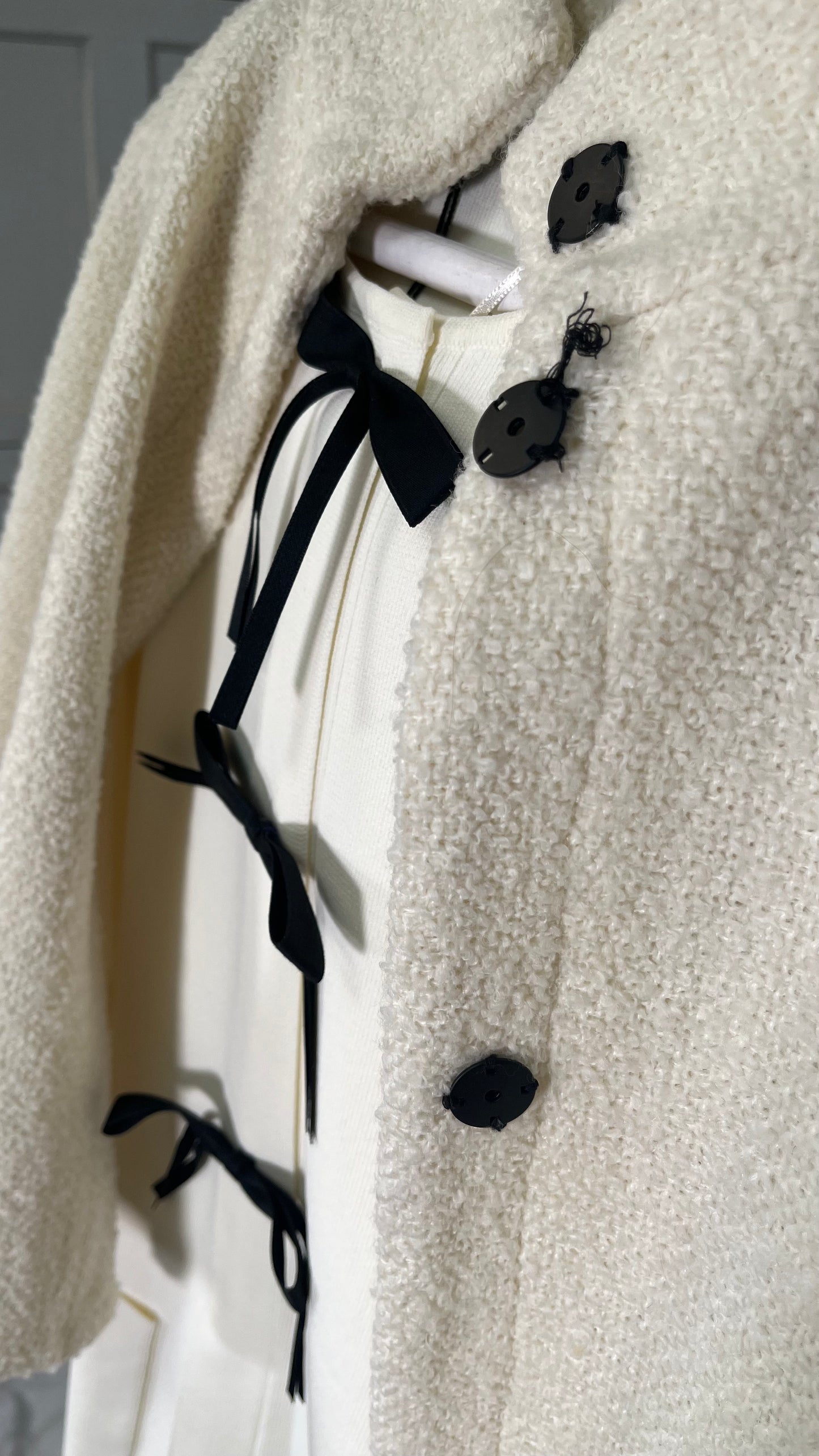 Belle Dame Women’s Buckle Hooded Poncho Shawl Sleeveless Winter Poncho Cape Coat with Leather Buckle Closure and Hoodie Size S