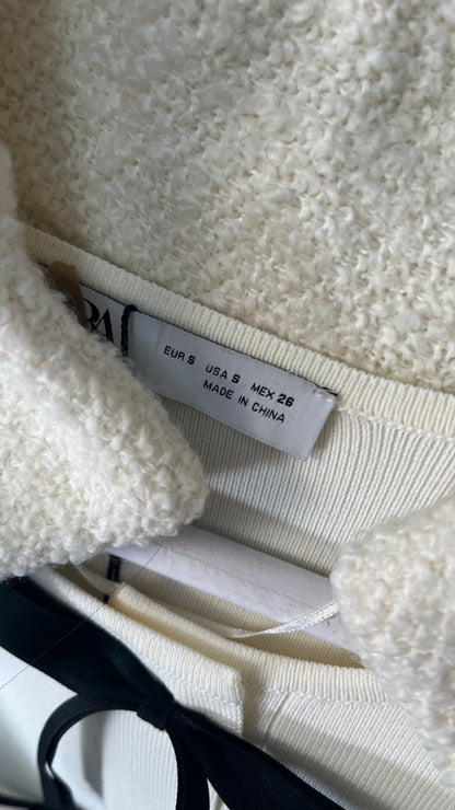 Belle Dame Women’s Buckle Hooded Poncho Shawl Sleeveless Winter Poncho Cape Coat with Leather Buckle Closure and Hoodie Size S