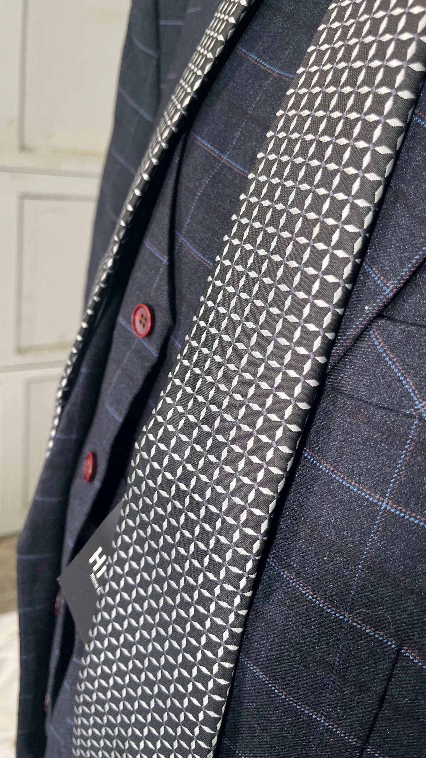 Men's Dark Plaid Classic Retro Formal Three-Piece SuitSize 40