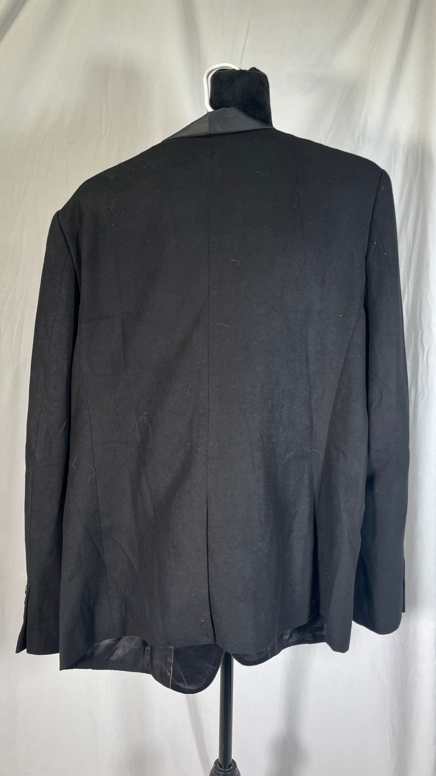 100% Polyester Regular Fit Classic Satin Notch Lapel One Button Men’s Black Tuxedo Jacket Size M