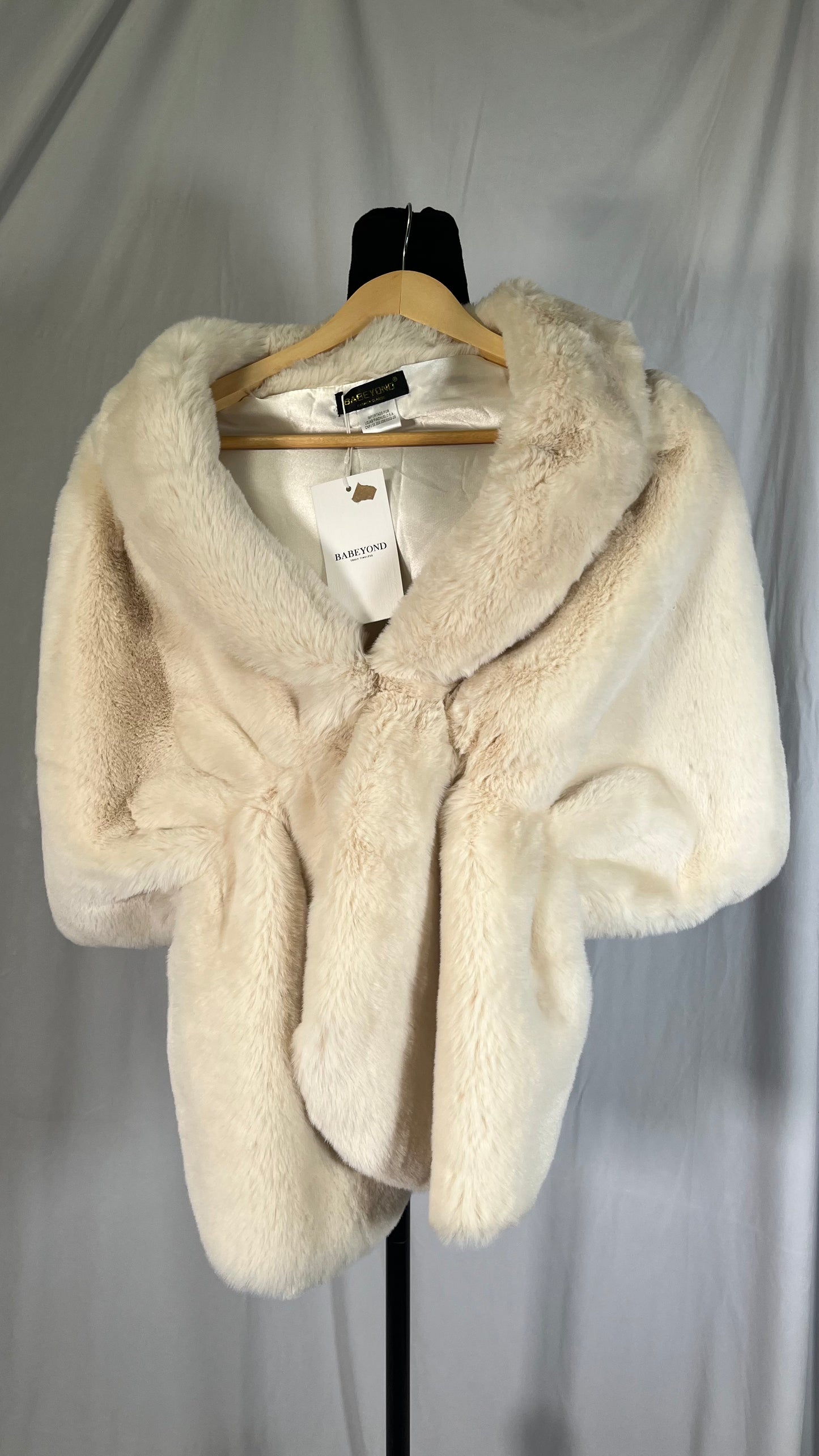 Fashowlife New Faux Fur Cloak Shawl Fur Scarf Warm Wrap Stole Shrug Winter For Wedding Party didn't find size on picture