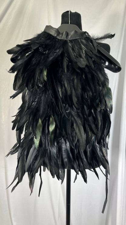 Short black feather cape Size No