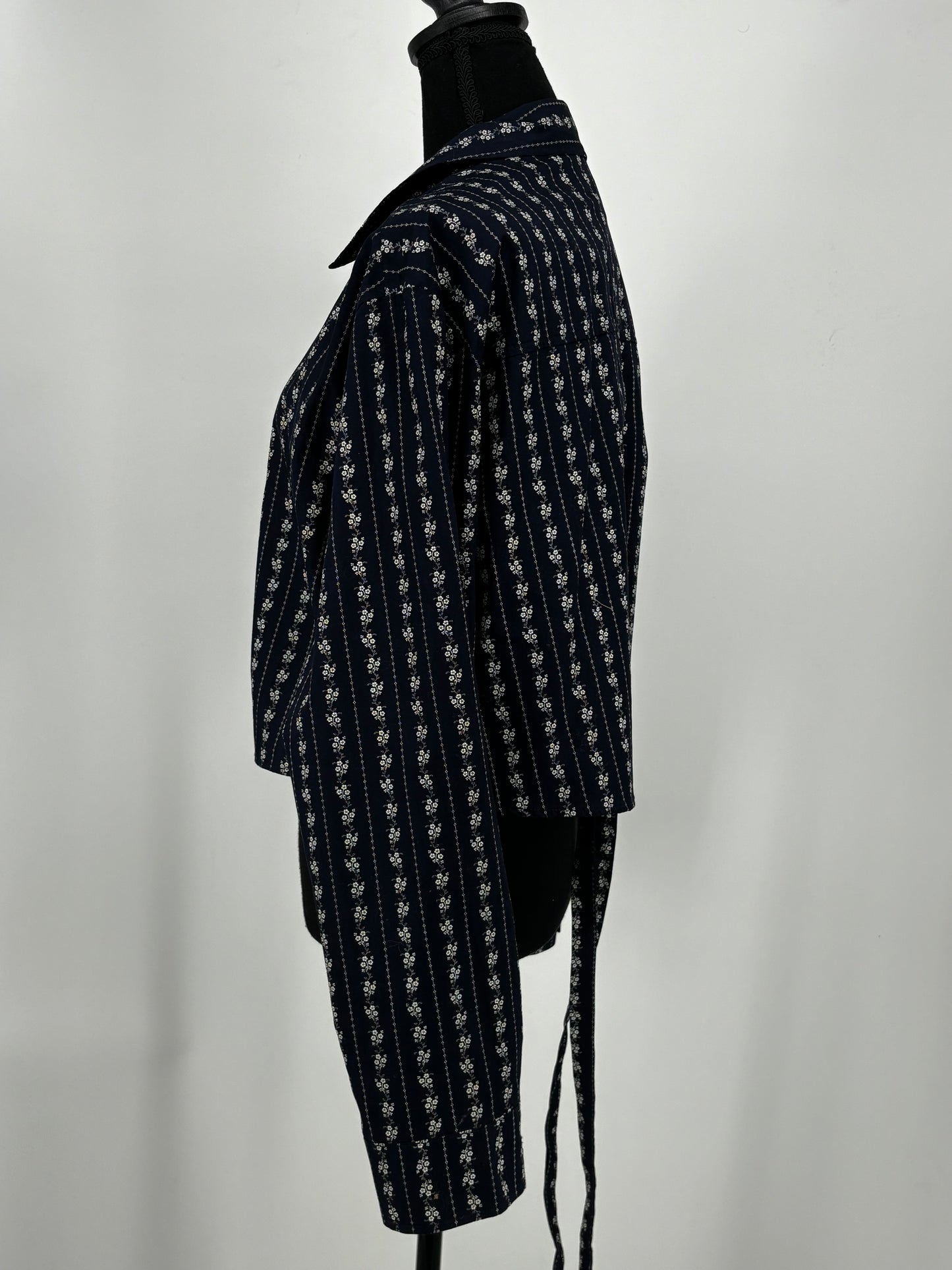 Women's Dark Blue Floral Print Cropped Shirt – Size M