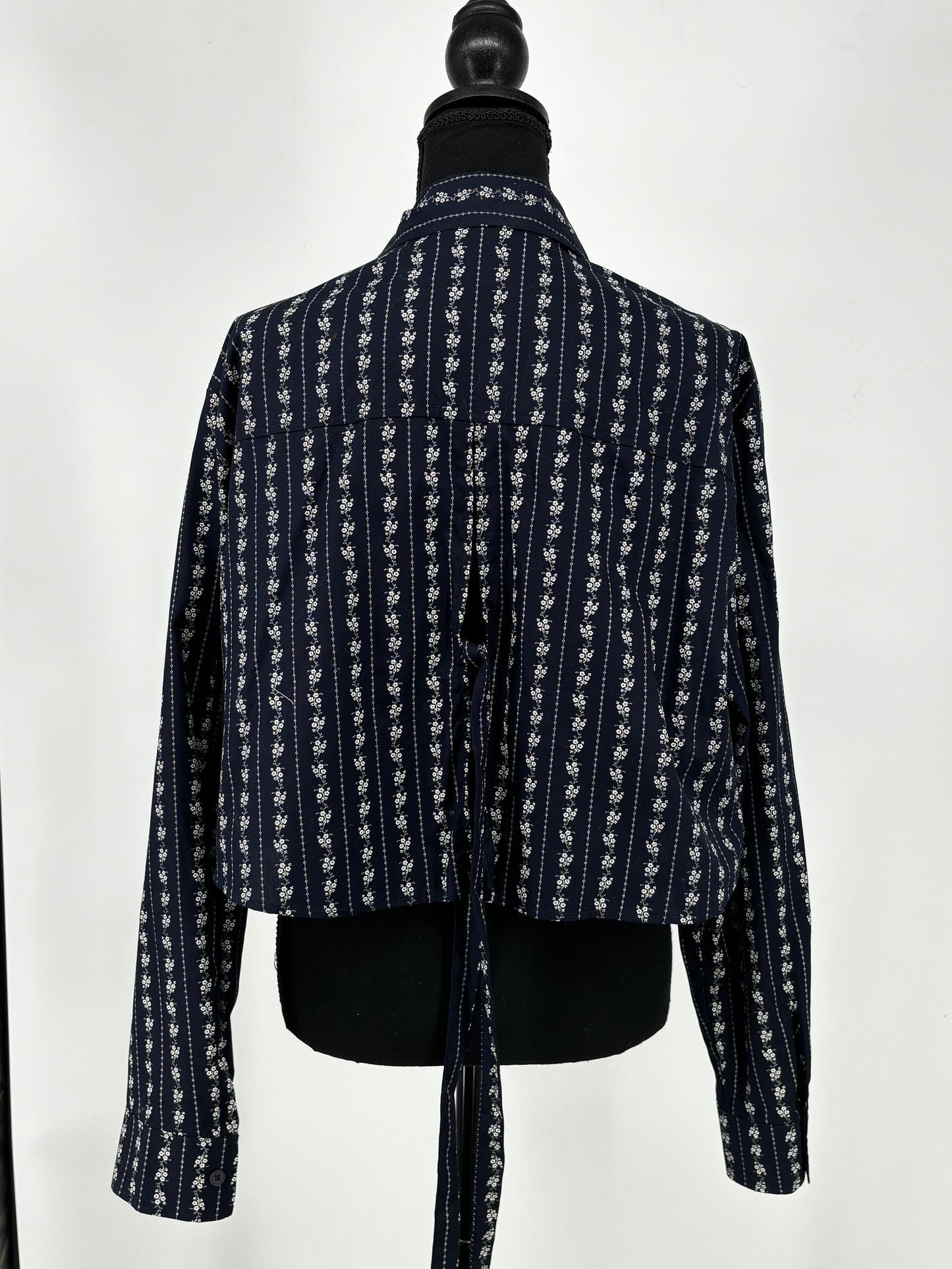 Women's Dark Blue Floral Print Cropped Shirt – Size M