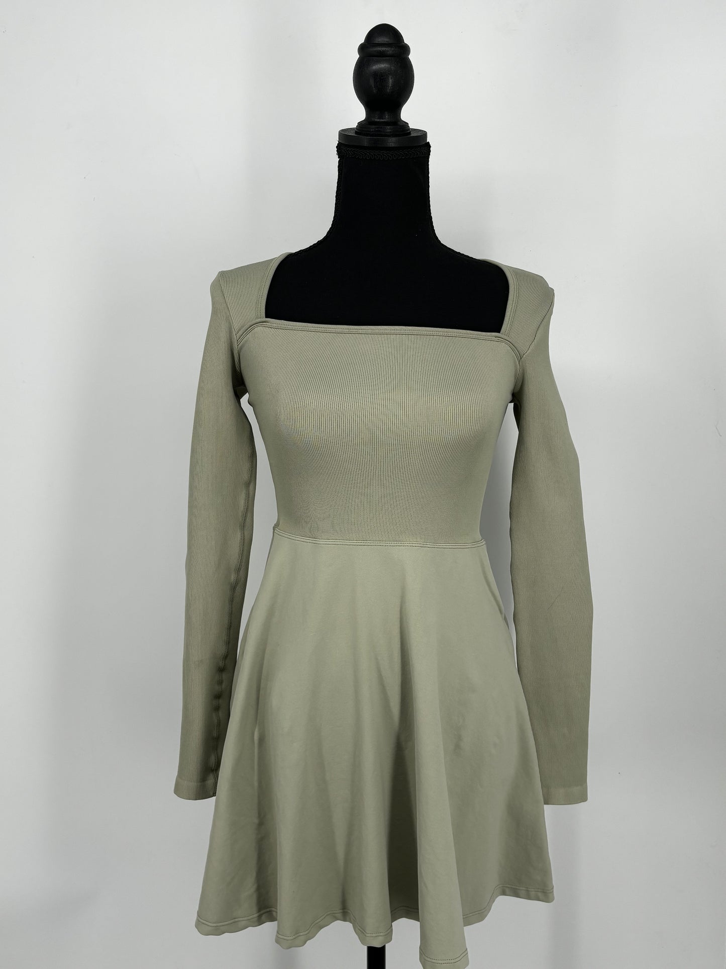 Women’s Green Dress – Estimated Size S–M