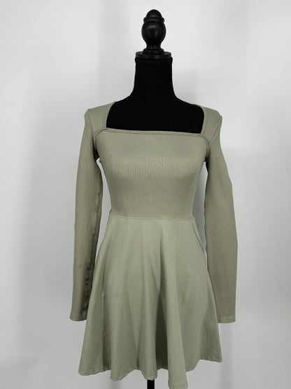 Women’s Green Dress – Estimated Size S–M