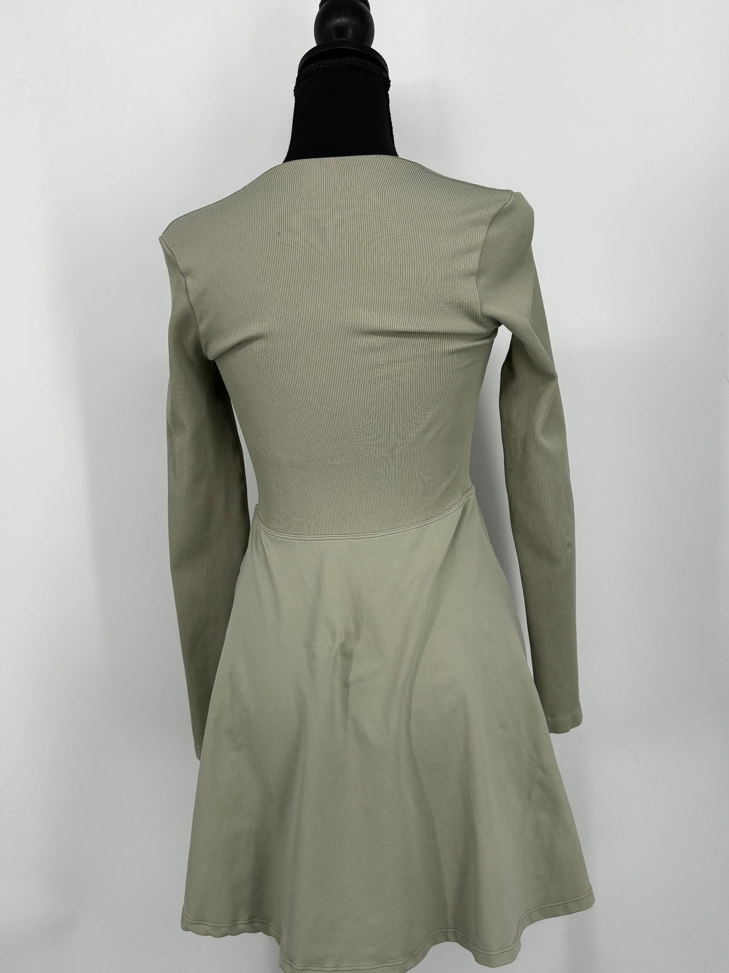 Women’s Green Dress – Estimated Size S–M