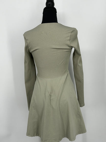 Women’s Green Dress – Estimated Size S–M