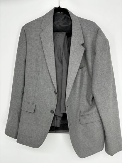 ZARA Men’s Gray Suit Set (Blazer & Pants) – US Size 44