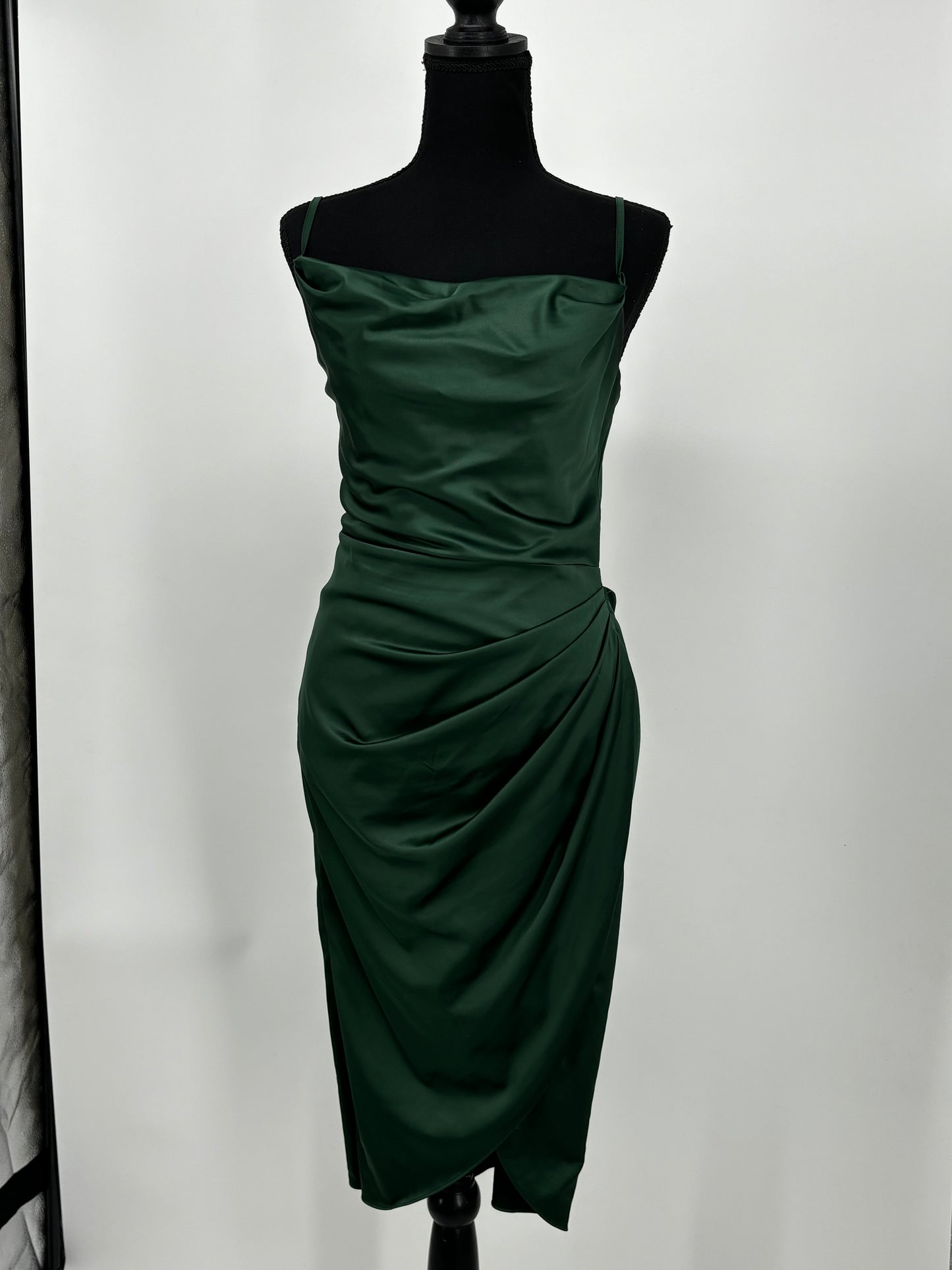 Women’s Green Silk Sleeveless Formal Dress – Size M