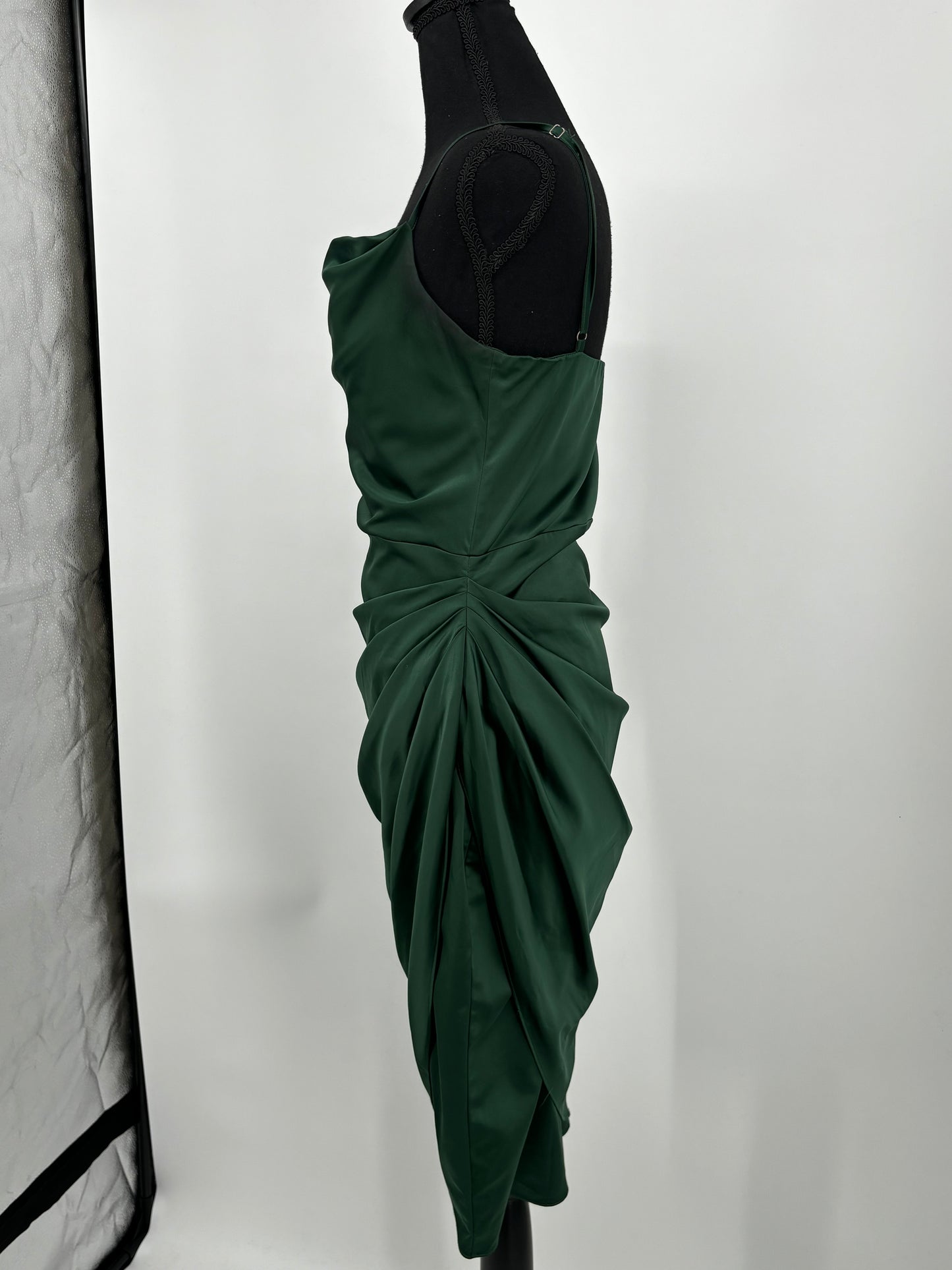 Women’s Green Silk Sleeveless Formal Dress – Size M