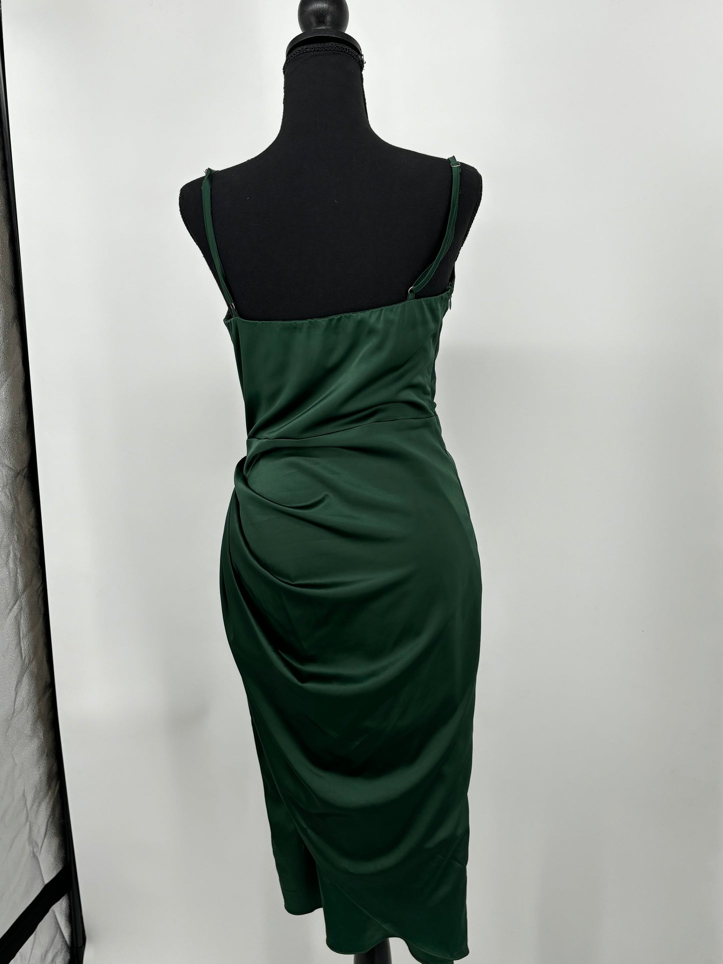 Women’s Green Silk Sleeveless Formal Dress – Size M