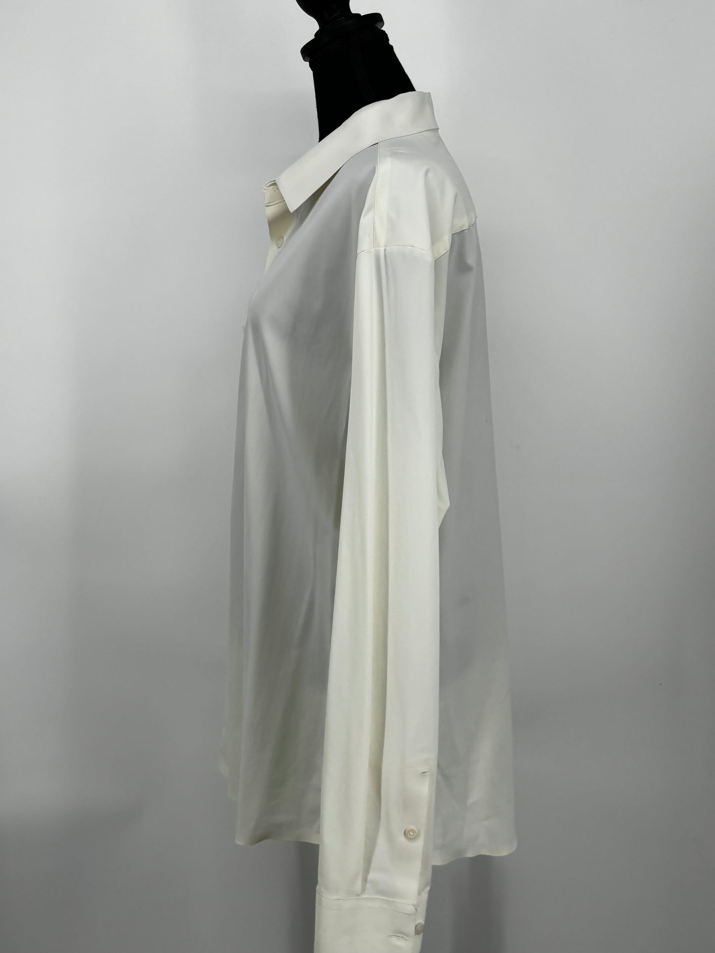 Women’s White Button-Up Shirt – Size XL