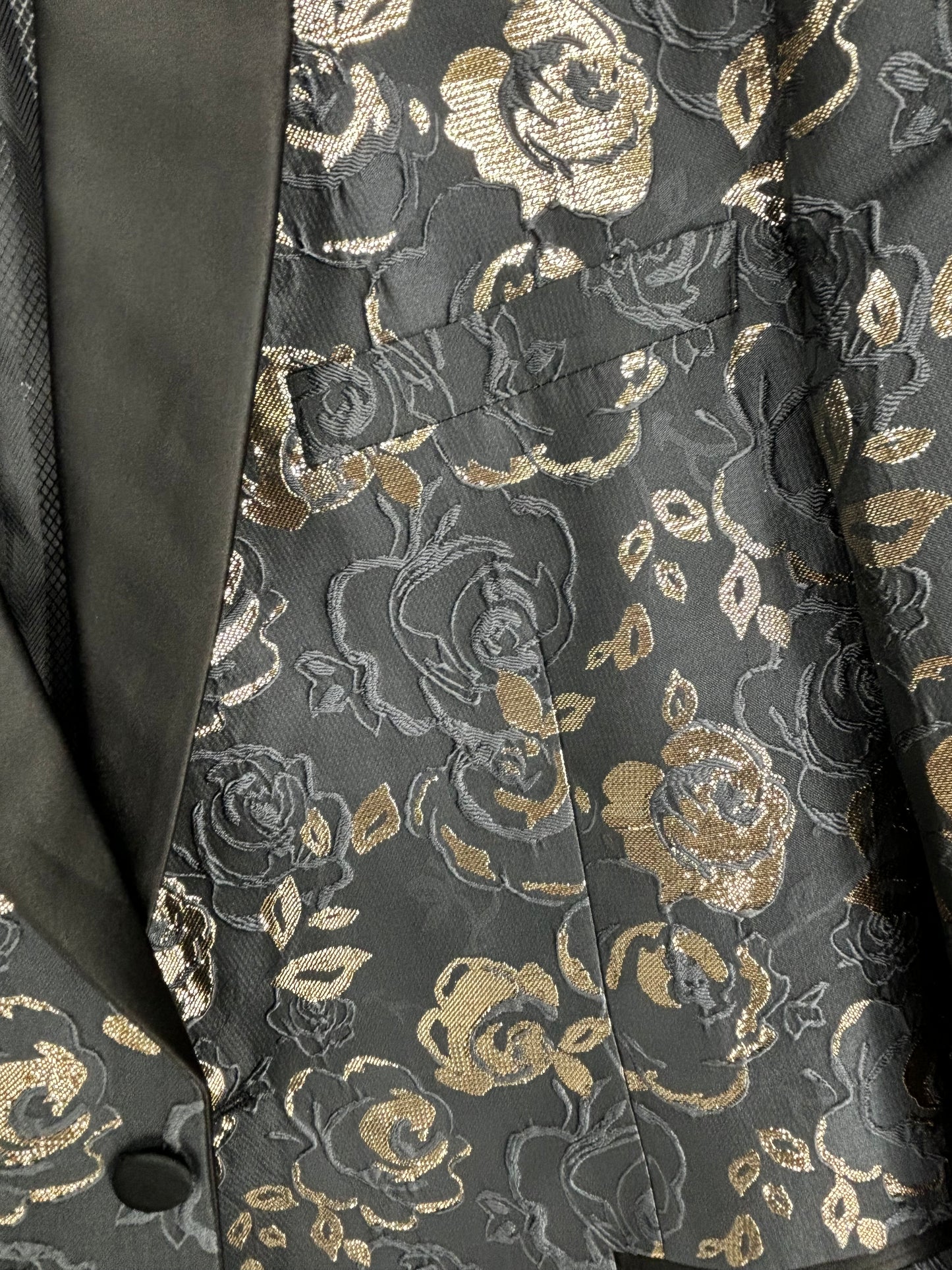 Men’s Dark Floral Jacquard Blazer with Gold Pattern – Size no