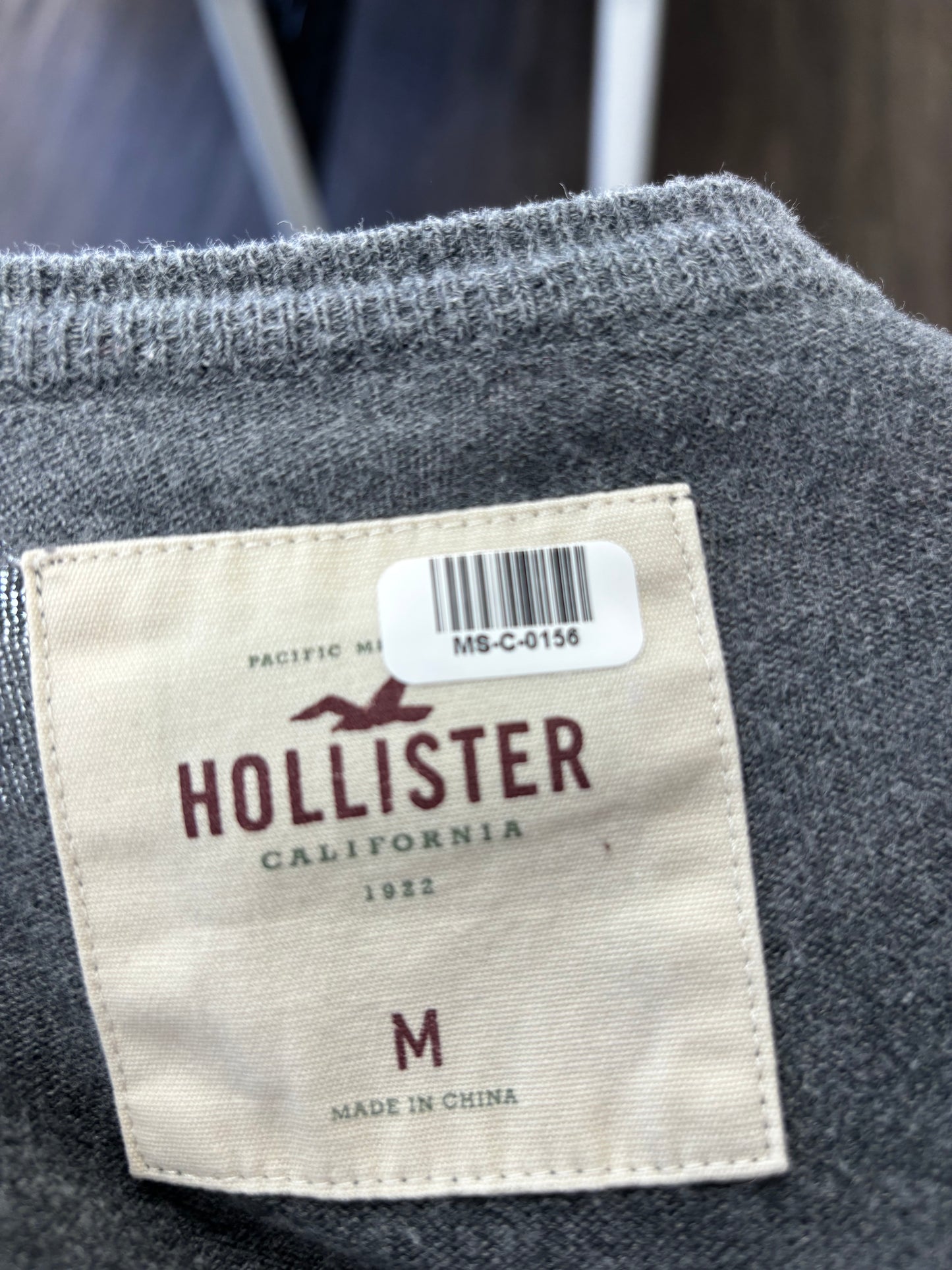 Men’s Gray V-Neck Cardigan Sweater – Size M