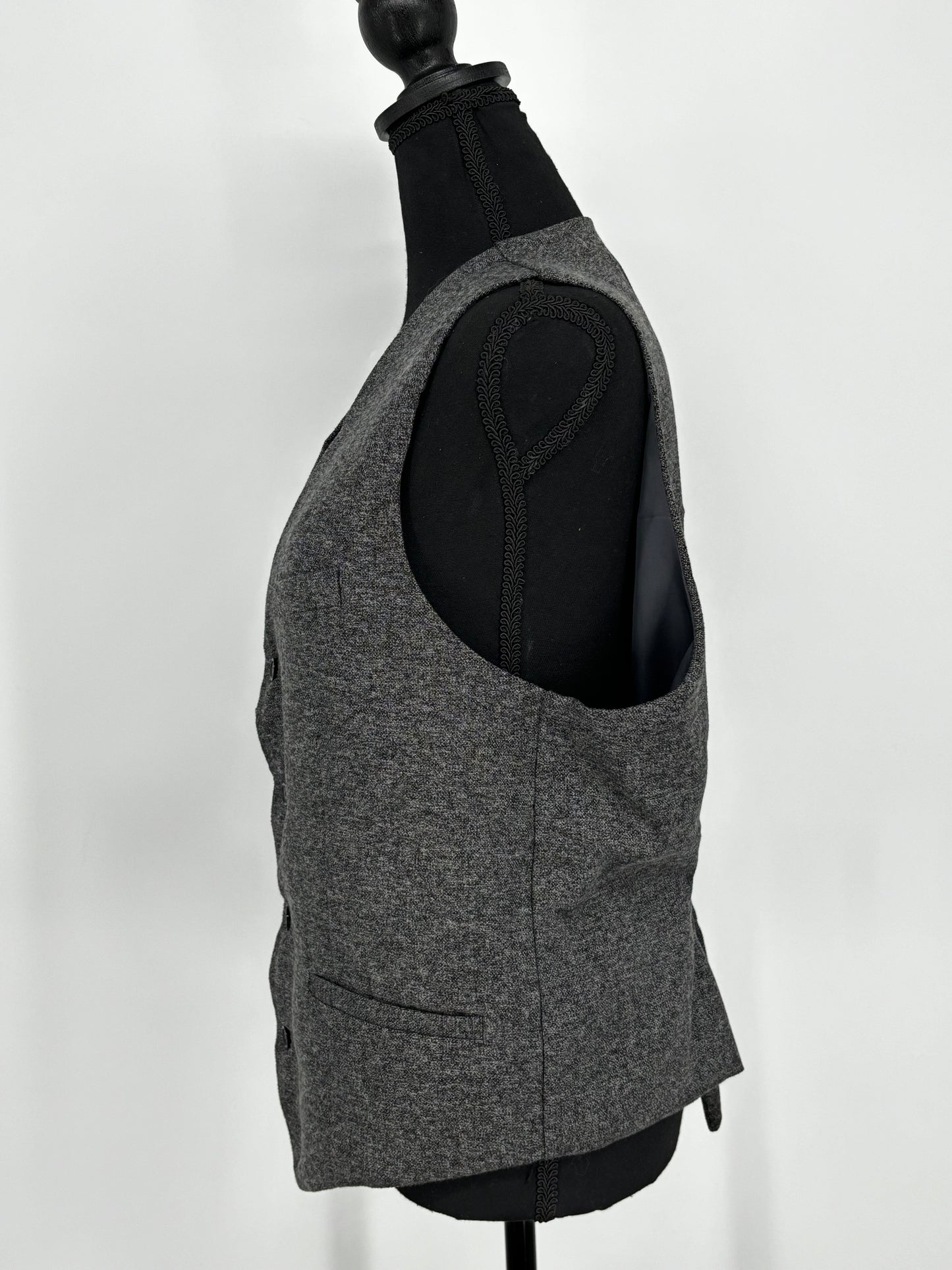 Men’s Gray V-Neck Vest – Size L