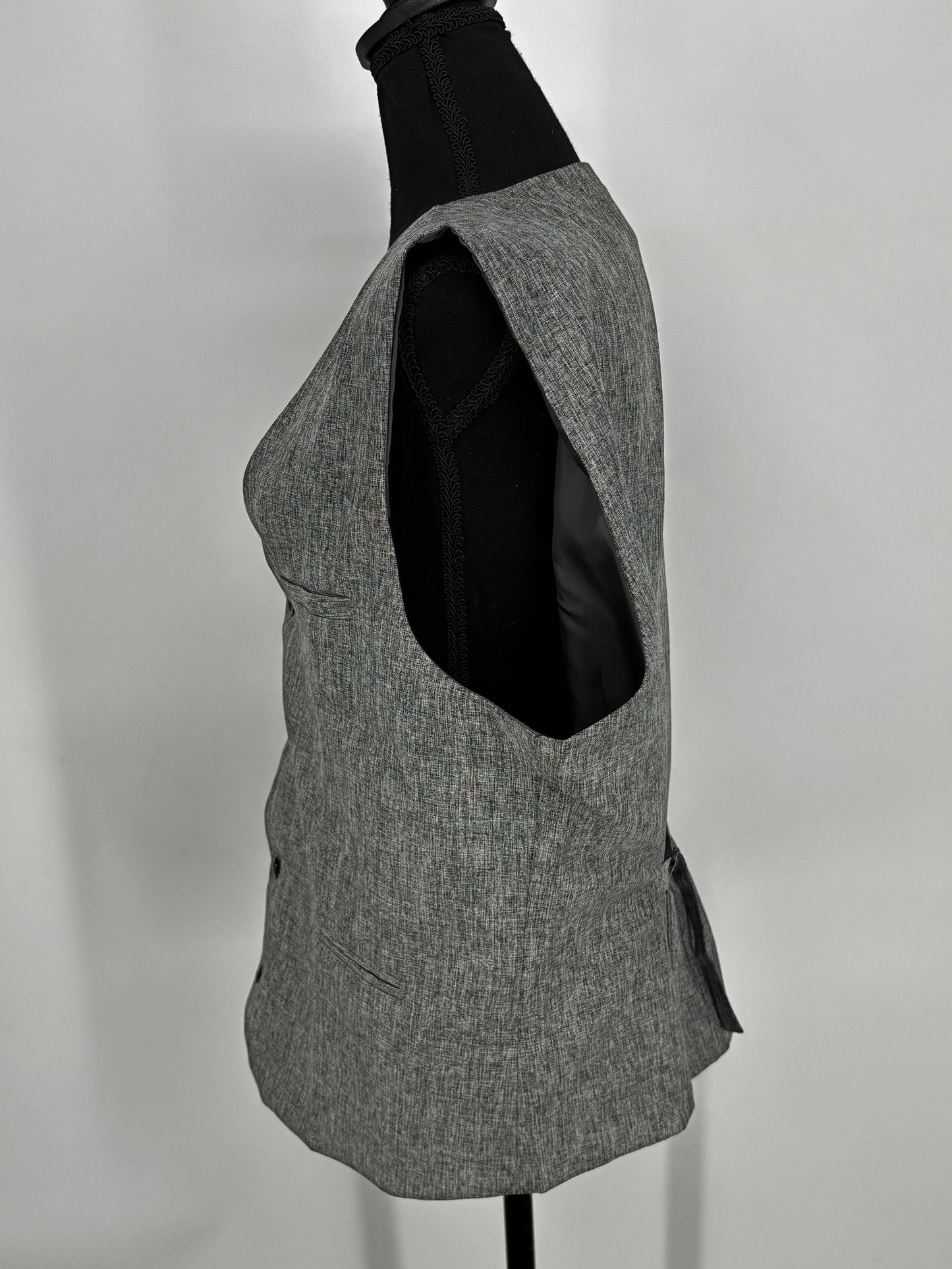 Men’s Gray V-Neck Vest size l