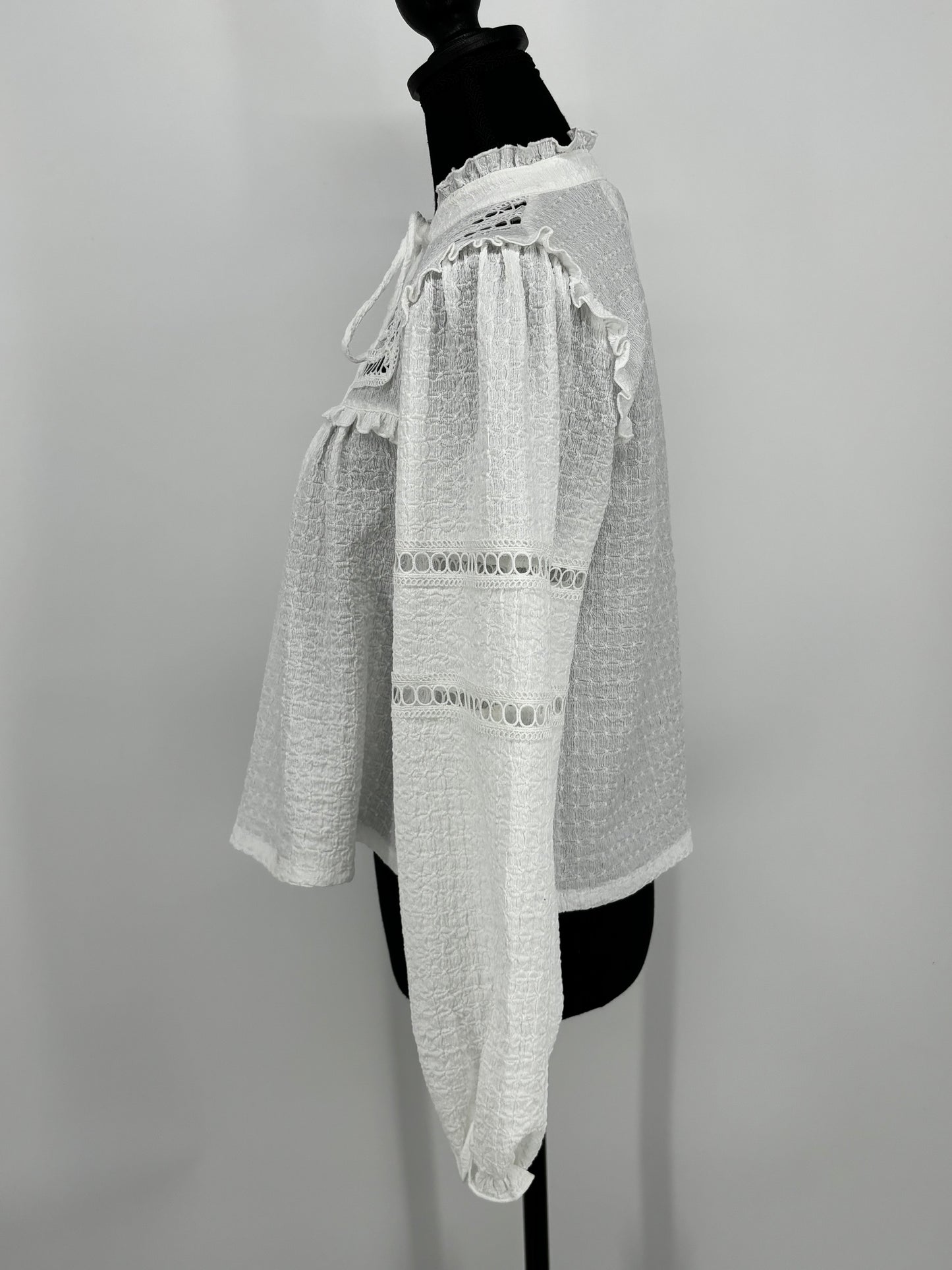 Women’s White Vintage Bell Sleeve Blouse size xs