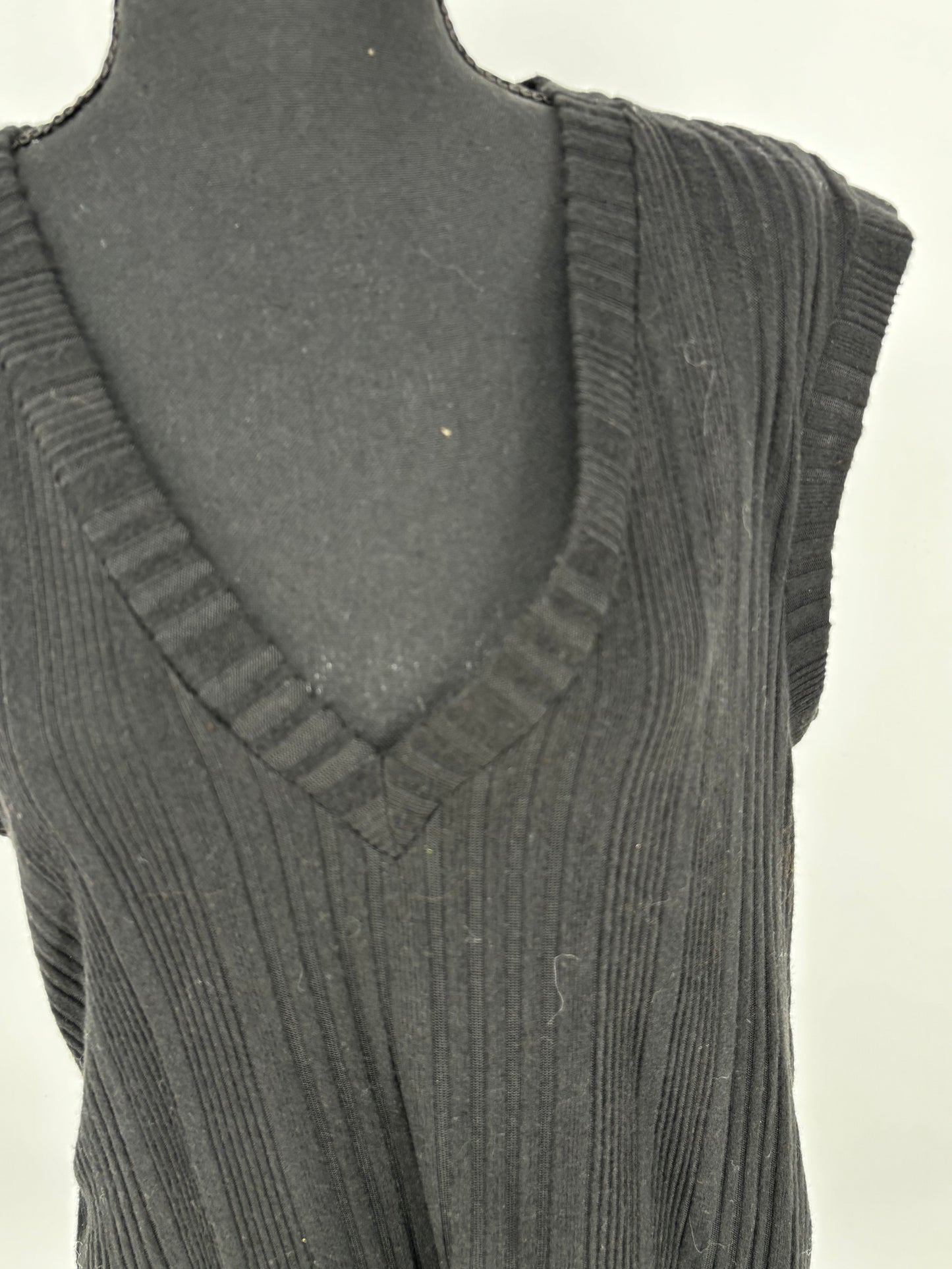 Women’s Black Sleeveless Knit Sweater size s